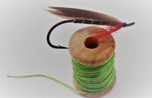 feathered hook om top of thread